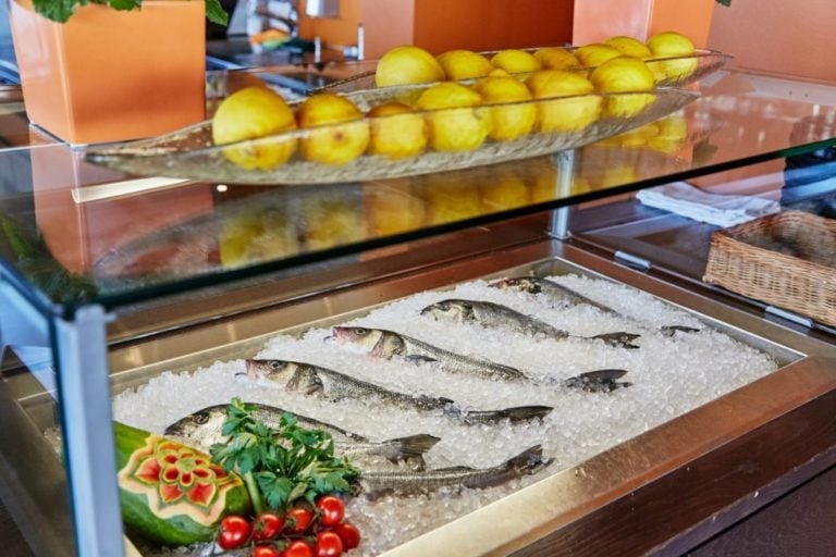 Sie mögen Fisch? Im Riva gibt es täglich frischen Fisch serviert.